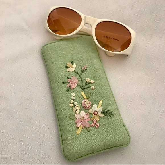 Accessories - NWOT / Embroidered Eyeglass Case